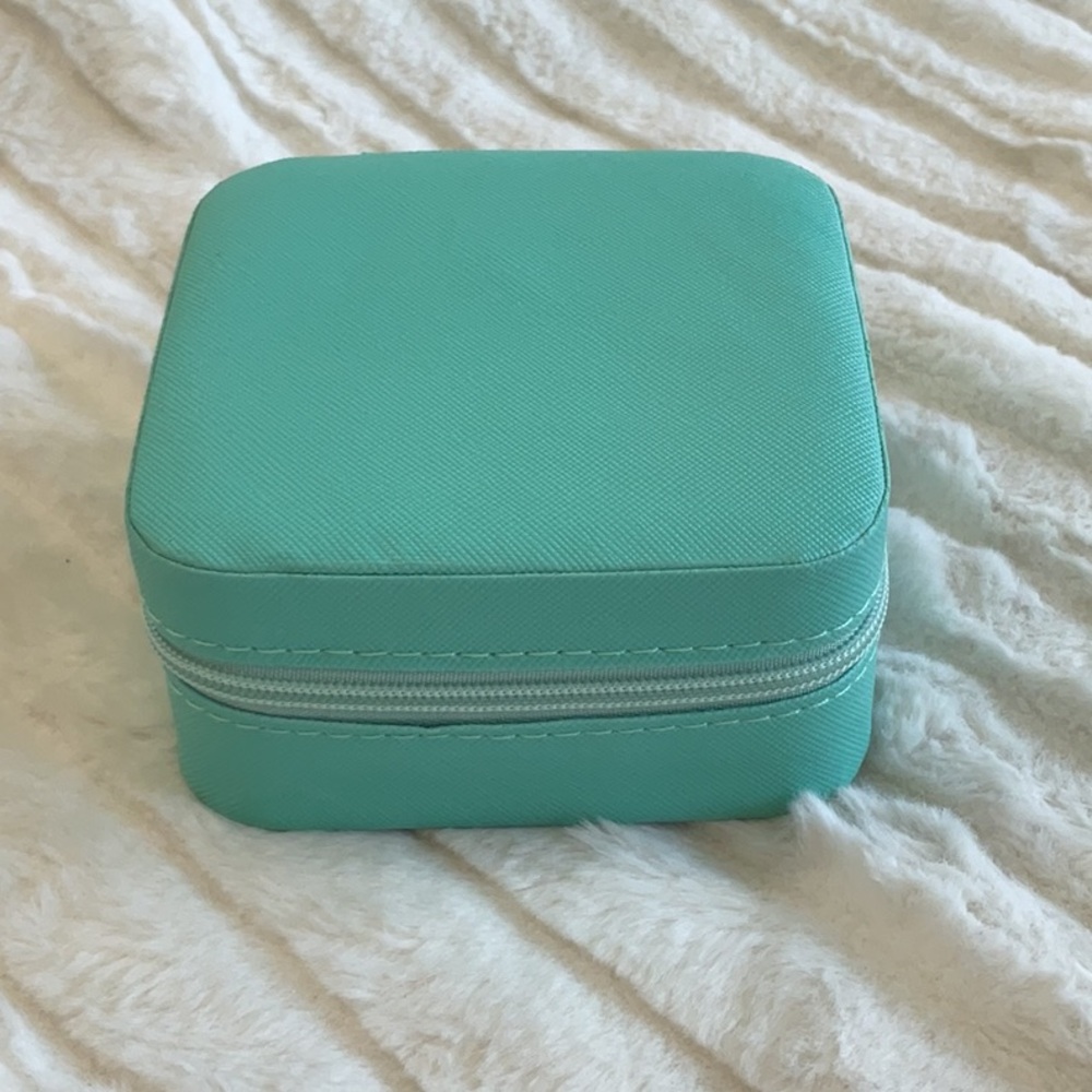 Jewelry box